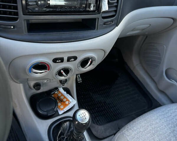 Хендай Акцент 2007 у Івано-Франківську на Automoto.ua Сірий Хендай Акцент, об'ємом двигуна 1.6 л та пробігом 301 тис. км за 3500 $, фото 13 на Automoto.ua