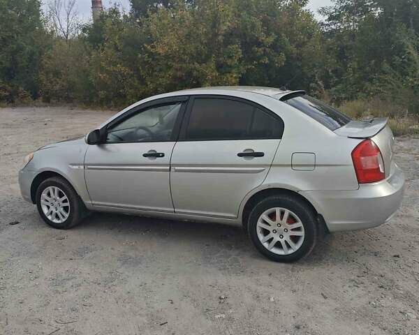 Хендай Акцент 2007 в Днепре (Днепропетровске) на Automoto.ua Серый Хендай Акцент, объемом двигателя 1.4 л и пробегом 250 тыс. км за 4300 $, фото 3 на Automoto.ua