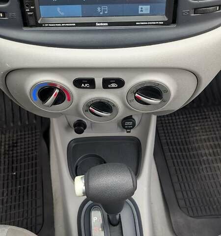 Сірий Хендай Акцент, об'ємом двигуна 1.4 л та пробігом 245 тис. км за 4300 $, фото 9 на Automoto.ua