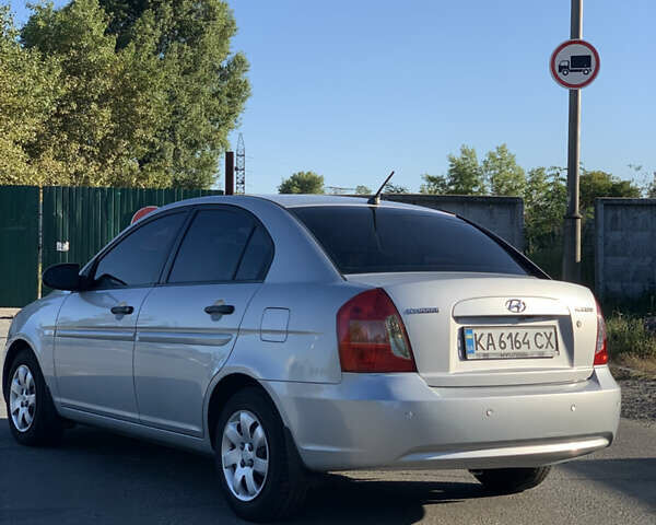 Серый Хендай Акцент, объемом двигателя 1.4 л и пробегом 157 тыс. км за 5600 $, фото 7 на Automoto.ua