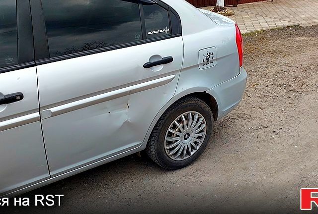 Хендай Акцент 2007 у Кривому Розі на Automoto.ua Сірий Хендай Акцент, об'ємом двигуна 1.4 л та пробігом 275 тис. км за 4000 $, фото 2 на Automoto.ua