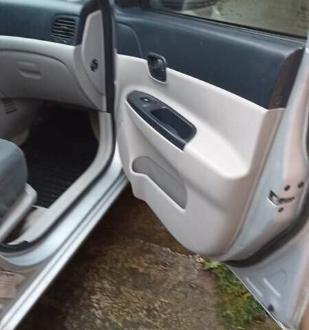 Серый Хендай Акцент, объемом двигателя 1.4 л и пробегом 228 тыс. км за 4400 $, фото 16 на Automoto.ua