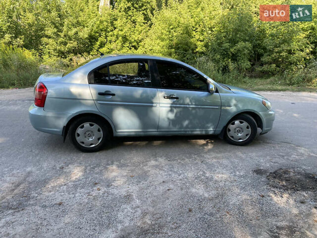 Серый Хендай Акцент, объемом двигателя 1.4 л и пробегом 220 тыс. км за 4000 $, фото 1 на Automoto.ua