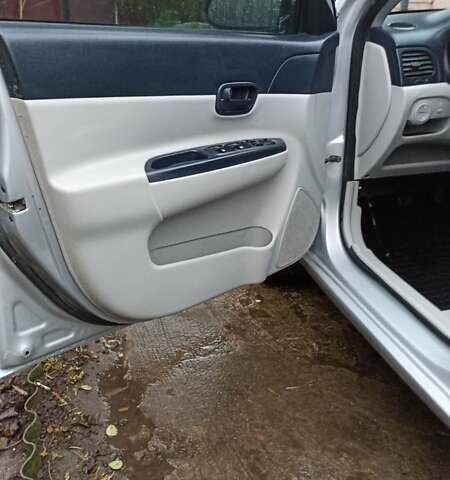 Серый Хендай Акцент, объемом двигателя 1.4 л и пробегом 228 тыс. км за 4400 $, фото 20 на Automoto.ua