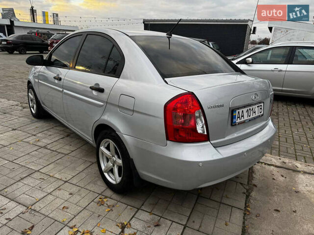 Серый Хендай Акцент, объемом двигателя 1.4 л и пробегом 145 тыс. км за 5500 $, фото 2 на Automoto.ua