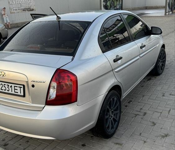 Серый Хендай Акцент, объемом двигателя 1.4 л и пробегом 253 тыс. км за 3850 $, фото 5 на Automoto.ua