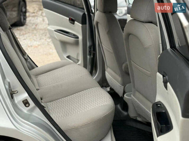 Серый Хендай Акцент, объемом двигателя 1.4 л и пробегом 149 тыс. км за 3650 $, фото 10 на Automoto.ua