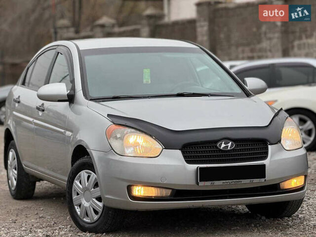 Серый Хендай Акцент, объемом двигателя 1.4 л и пробегом 149 тыс. км за 3650 $, фото 2 на Automoto.ua