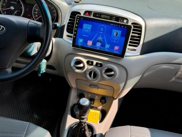 Сірий Хендай Акцент, об'ємом двигуна 1.4 л та пробігом 254 тис. км за 3990 $, фото 17 на Automoto.ua