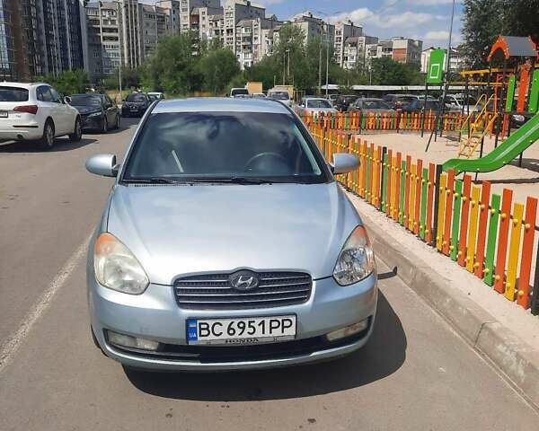 Серый Хендай Акцент, объемом двигателя 1.4 л и пробегом 210 тыс. км за 5200 $, фото 2 на Automoto.ua