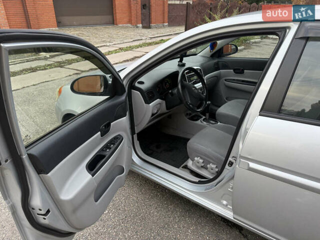Сірий Хендай Акцент, об'ємом двигуна 1.6 л та пробігом 177 тис. км за 5900 $, фото 9 на Automoto.ua