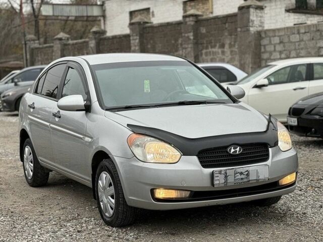 Серый Хендай Акцент, объемом двигателя 1.4 л и пробегом 149 тыс. км за 3650 $, фото 2 на Automoto.ua