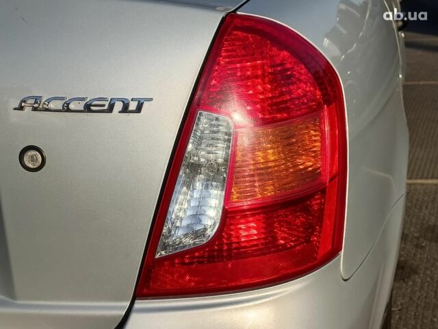 Серый Хендай Акцент, объемом двигателя 1.4 л и пробегом 158 тыс. км за 5890 $, фото 9 на Automoto.ua
