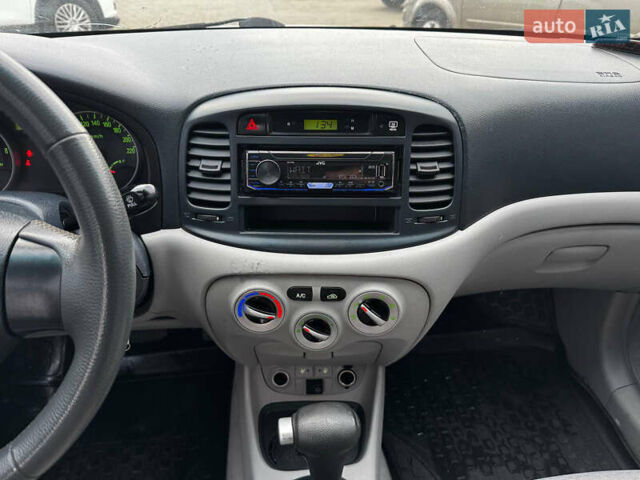 Сірий Хендай Акцент, об'ємом двигуна 1.4 л та пробігом 145 тис. км за 5500 $, фото 9 на Automoto.ua