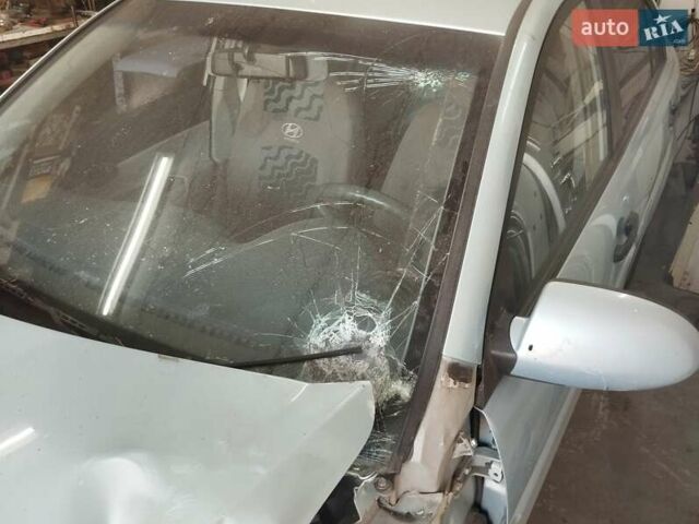 Серый Хендай Акцент, объемом двигателя 1.5 л и пробегом 180 тыс. км за 2500 $, фото 4 на Automoto.ua