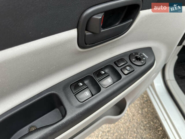 Сірий Хендай Акцент, об'ємом двигуна 1.6 л та пробігом 177 тис. км за 5900 $, фото 19 на Automoto.ua