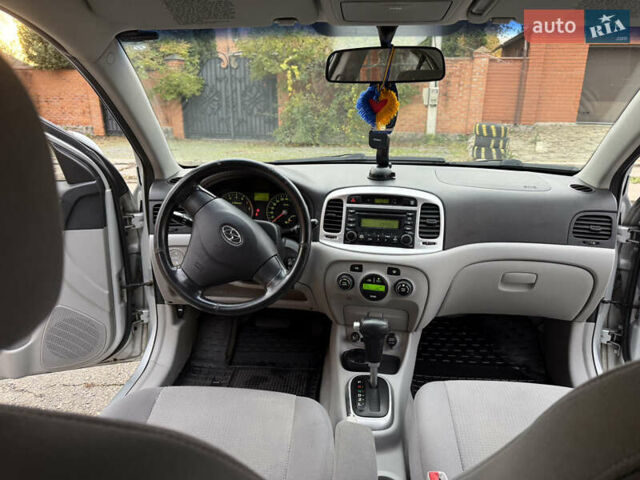 Сірий Хендай Акцент, об'ємом двигуна 1.6 л та пробігом 177 тис. км за 5900 $, фото 16 на Automoto.ua