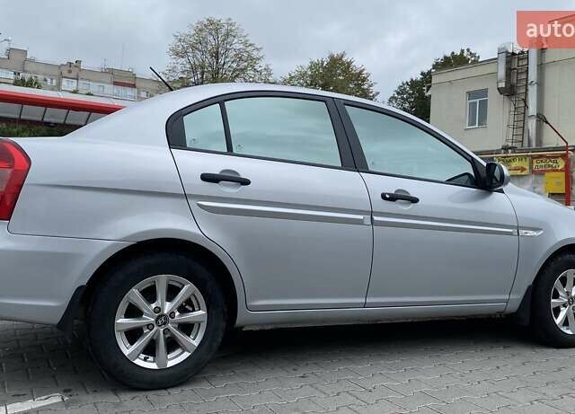 Сірий Хендай Акцент, об'ємом двигуна 1.4 л та пробігом 165 тис. км за 4900 $, фото 2 на Automoto.ua