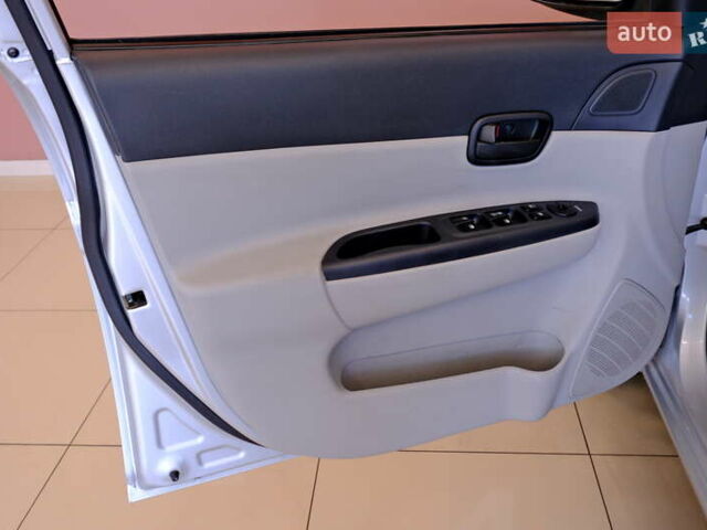 Серый Хендай Акцент, объемом двигателя 1.6 л и пробегом 55 тыс. км за 6900 $, фото 39 на Automoto.ua