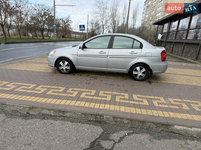 Серый Хендай Акцент, объемом двигателя 1.6 л и пробегом 141 тыс. км за 4599 $, фото 2 на Automoto.ua