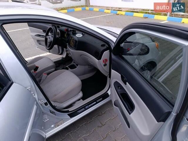 Серый Хендай Акцент, объемом двигателя 1.4 л и пробегом 186 тыс. км за 5000 $, фото 15 на Automoto.ua
