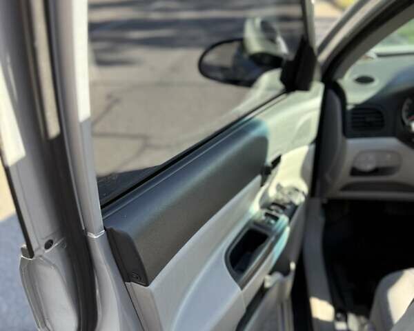 Сірий Хендай Акцент, об'ємом двигуна 1.6 л та пробігом 136 тис. км за 6300 $, фото 37 на Automoto.ua