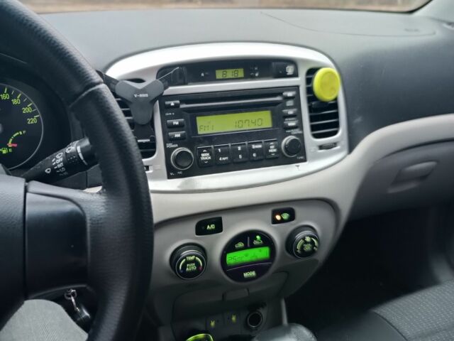 Серый Хендай Акцент, объемом двигателя 1.6 л и пробегом 246 тыс. км за 4900 $, фото 4 на Automoto.ua