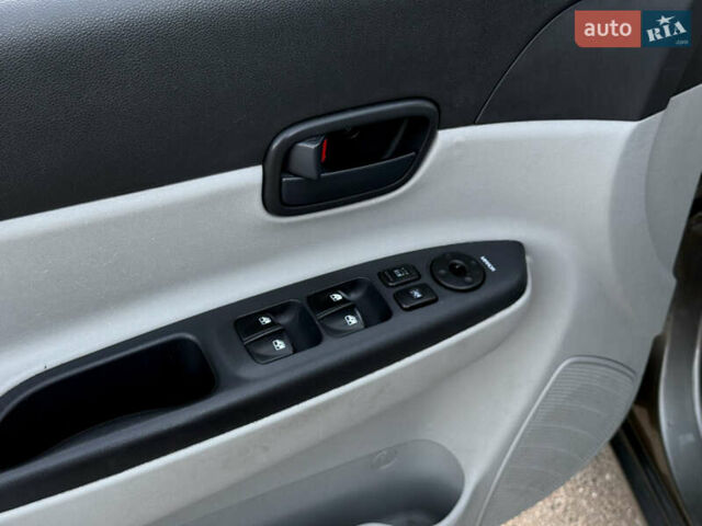 Сірий Хендай Акцент, об'ємом двигуна 1.4 л та пробігом 138 тис. км за 5600 $, фото 37 на Automoto.ua