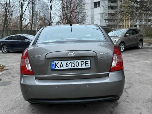 Серый Хендай Акцент, объемом двигателя 1.4 л и пробегом 281 тыс. км за 4900 $, фото 3 на Automoto.ua