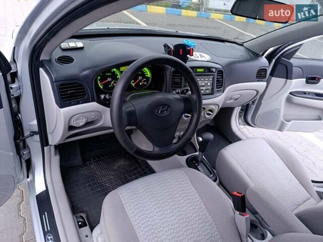 Серый Хендай Акцент, объемом двигателя 1.4 л и пробегом 186 тыс. км за 5000 $, фото 22 на Automoto.ua