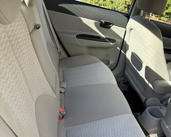 Сірий Хендай Акцент, об'ємом двигуна 1.4 л та пробігом 72 тис. км за 7500 $, фото 17 на Automoto.ua