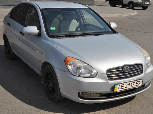 Серый Хендай Акцент, объемом двигателя 1.4 л и пробегом 158 тыс. км за 4200 $, фото 4 на Automoto.ua