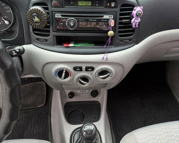 Серый Хендай Акцент, объемом двигателя 1.49 л и пробегом 190 тыс. км за 6200 $, фото 12 на Automoto.ua