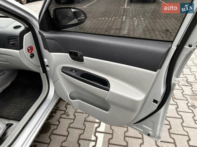 Серый Хендай Акцент, объемом двигателя 1.4 л и пробегом 327 тыс. км за 4500 $, фото 26 на Automoto.ua