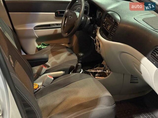 Серый Хендай Акцент, объемом двигателя 1.4 л и пробегом 203 тыс. км за 4990 $, фото 13 на Automoto.ua