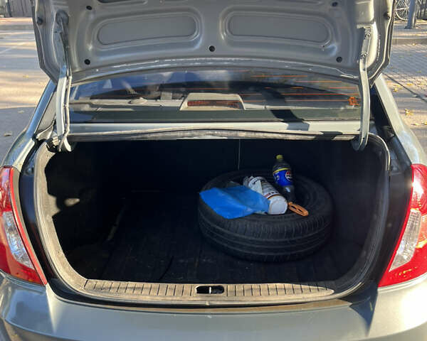 Серый Хендай Акцент, объемом двигателя 1.6 л и пробегом 308 тыс. км за 4600 $, фото 16 на Automoto.ua