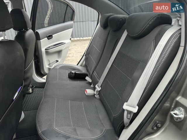 Серый Хендай Акцент, объемом двигателя 1.4 л и пробегом 122 тыс. км за 4500 $, фото 13 на Automoto.ua