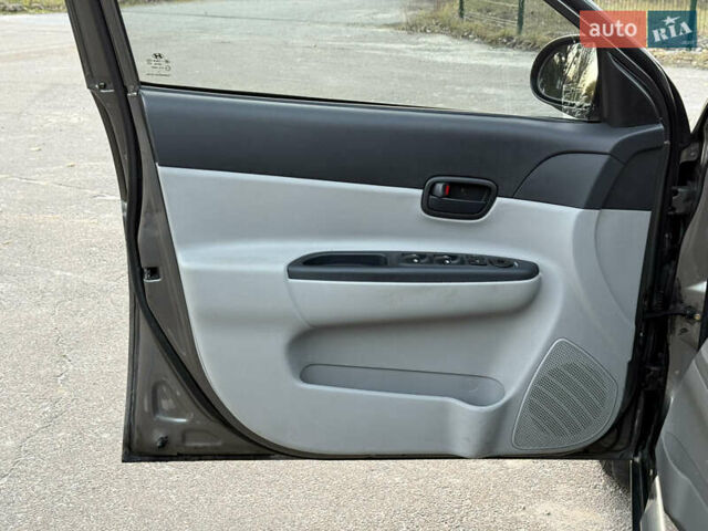 Сірий Хендай Акцент, об'ємом двигуна 1.4 л та пробігом 138 тис. км за 5600 $, фото 36 на Automoto.ua