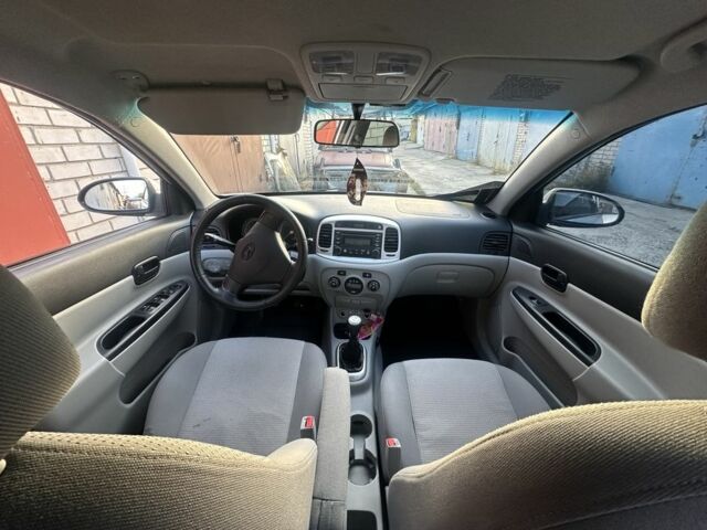 Серый Хендай Акцент, объемом двигателя 1.6 л и пробегом 191 тыс. км за 3690 $, фото 6 на Automoto.ua