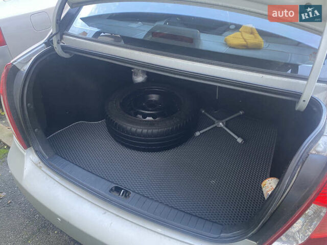 Серый Хендай Акцент, объемом двигателя 1.4 л и пробегом 153 тыс. км за 5300 $, фото 4 на Automoto.ua