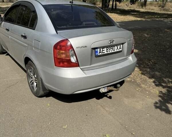 Серый Хендай Акцент, объемом двигателя 1.4 л и пробегом 450 тыс. км за 4800 $, фото 2 на Automoto.ua