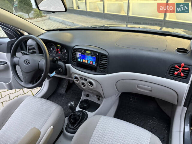 Серый Хендай Акцент, объемом двигателя 1.5 л и пробегом 155 тыс. км за 5200 $, фото 24 на Automoto.ua