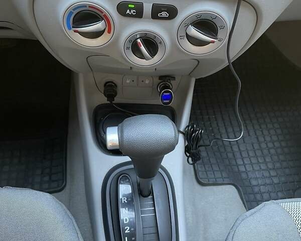 Серый Хендай Акцент, объемом двигателя 1.4 л и пробегом 151 тыс. км за 6300 $, фото 7 на Automoto.ua