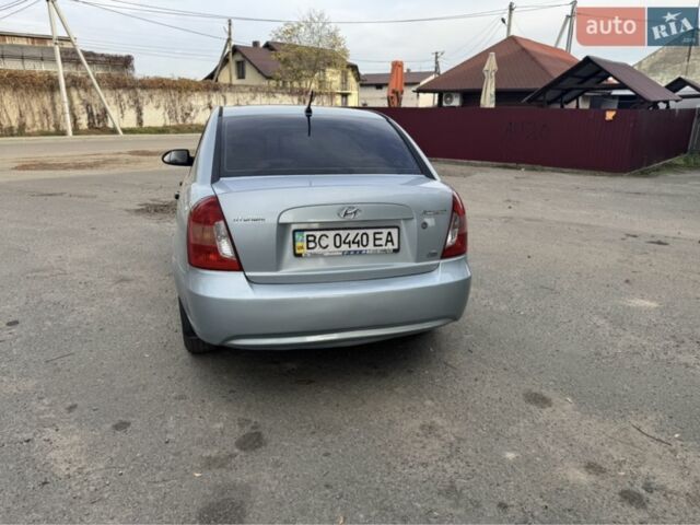 Серый Хендай Акцент, объемом двигателя 1.5 л и пробегом 196 тыс. км за 5200 $, фото 4 на Automoto.ua