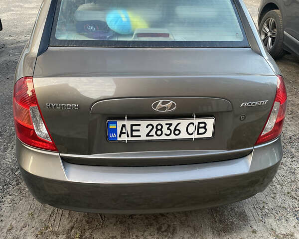 Серый Хендай Акцент, объемом двигателя 1.4 л и пробегом 173 тыс. км за 4300 $, фото 6 на Automoto.ua