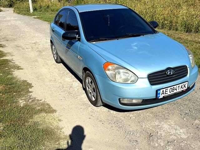 Сірий Хендай Акцент, об'ємом двигуна 1.4 л та пробігом 204 тис. км за 5000 $, фото 1 на Automoto.ua