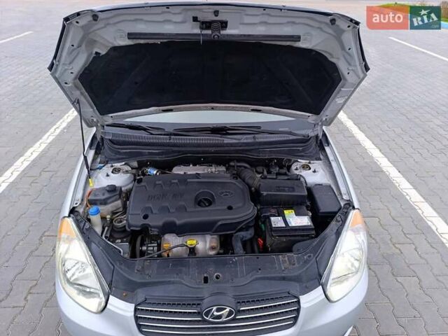 Серый Хендай Акцент, объемом двигателя 1.4 л и пробегом 186 тыс. км за 5000 $, фото 11 на Automoto.ua