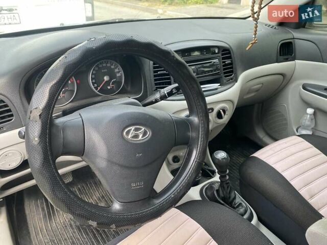 Сірий Хендай Акцент, об'ємом двигуна 1.4 л та пробігом 168 тис. км за 4500 $, фото 1 на Automoto.ua