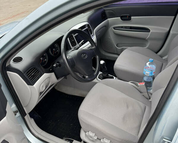 Серый Хендай Акцент, объемом двигателя 1.6 л и пробегом 211 тыс. км за 5200 $, фото 23 на Automoto.ua