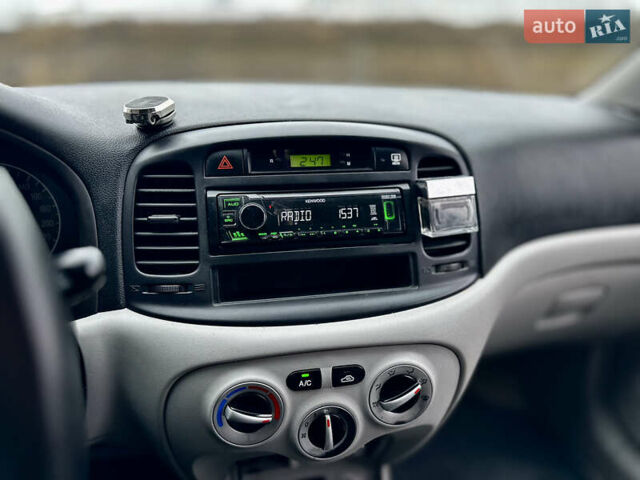 Серый Хендай Акцент, объемом двигателя 1.4 л и пробегом 312 тыс. км за 4150 $, фото 24 на Automoto.ua